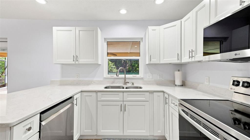 For Sale: $299,500 (3 beds, 2 baths, 1344 Square Feet)