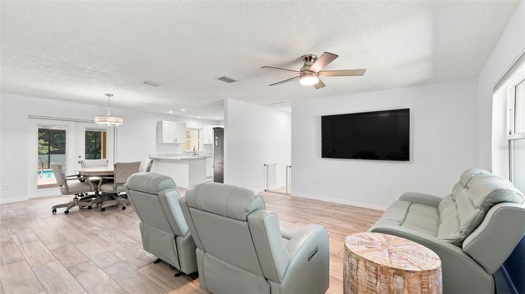 For Sale: $299,500 (3 beds, 2 baths, 1344 Square Feet)