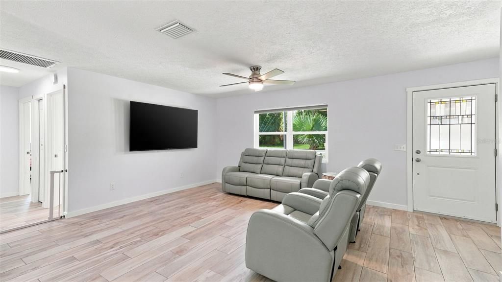 For Sale: $299,500 (3 beds, 2 baths, 1344 Square Feet)