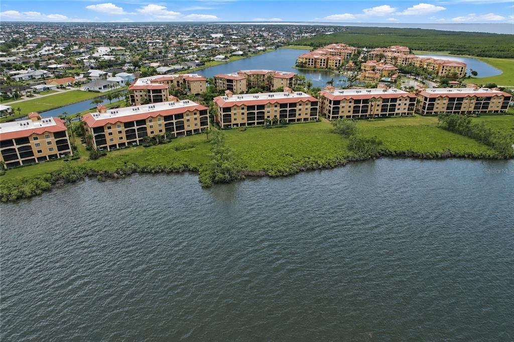 For Sale: $629,900 (3 beds, 3 baths, 2398 Square Feet)