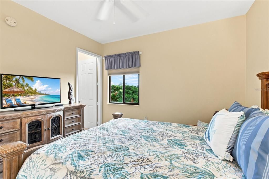 For Sale: $629,900 (3 beds, 3 baths, 2398 Square Feet)