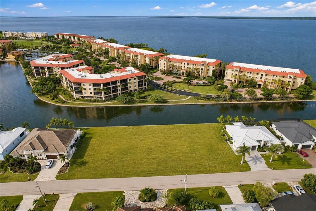For Sale: $629,900 (3 beds, 3 baths, 2398 Square Feet)
