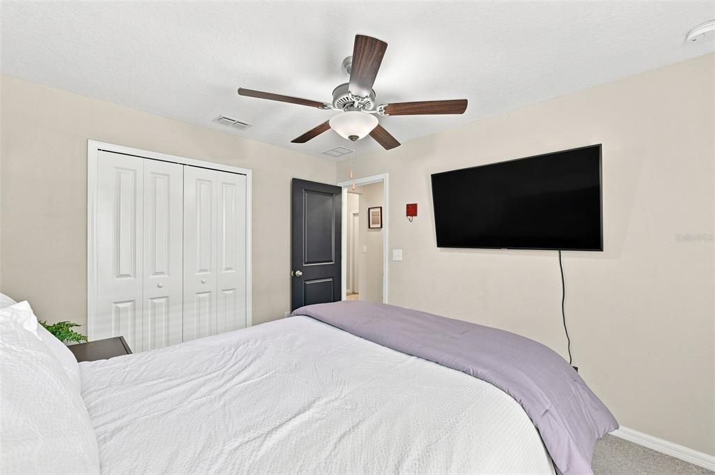 Activo con contrato: $295,000 (3 camas, 2 baños, 1561 Pies cuadrados)