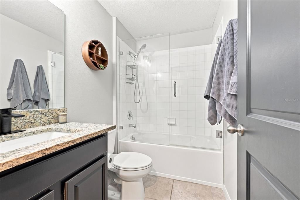Activo con contrato: $295,000 (3 camas, 2 baños, 1561 Pies cuadrados)