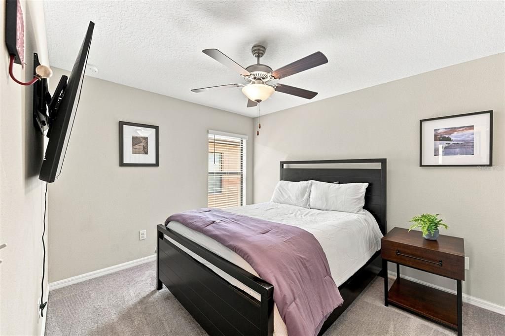 Activo con contrato: $295,000 (3 camas, 2 baños, 1561 Pies cuadrados)
