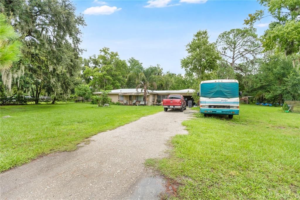 Activo con contrato: $285,000 (3 camas, 2 baños, 1467 Pies cuadrados)