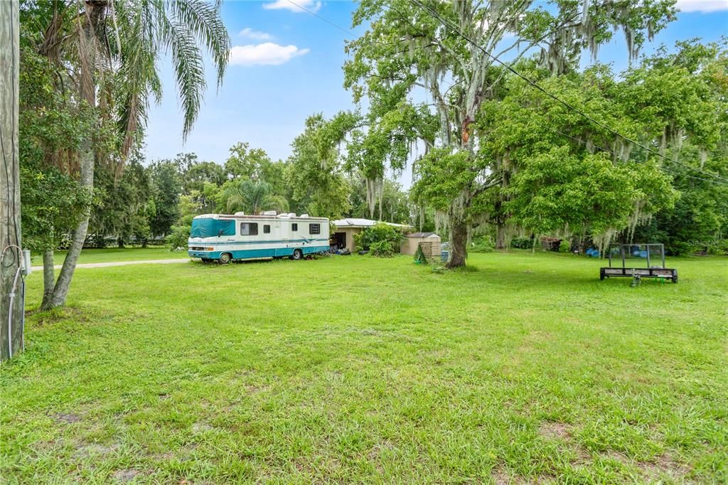 Activo con contrato: $285,000 (3 camas, 2 baños, 1467 Pies cuadrados)