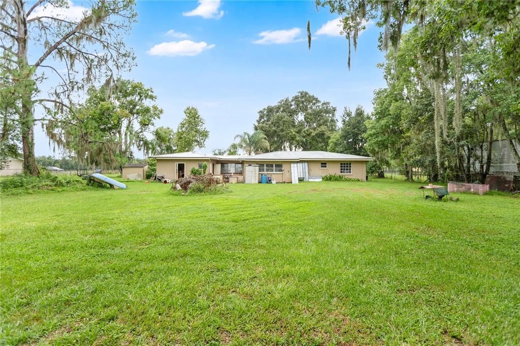 Activo con contrato: $285,000 (3 camas, 2 baños, 1467 Pies cuadrados)