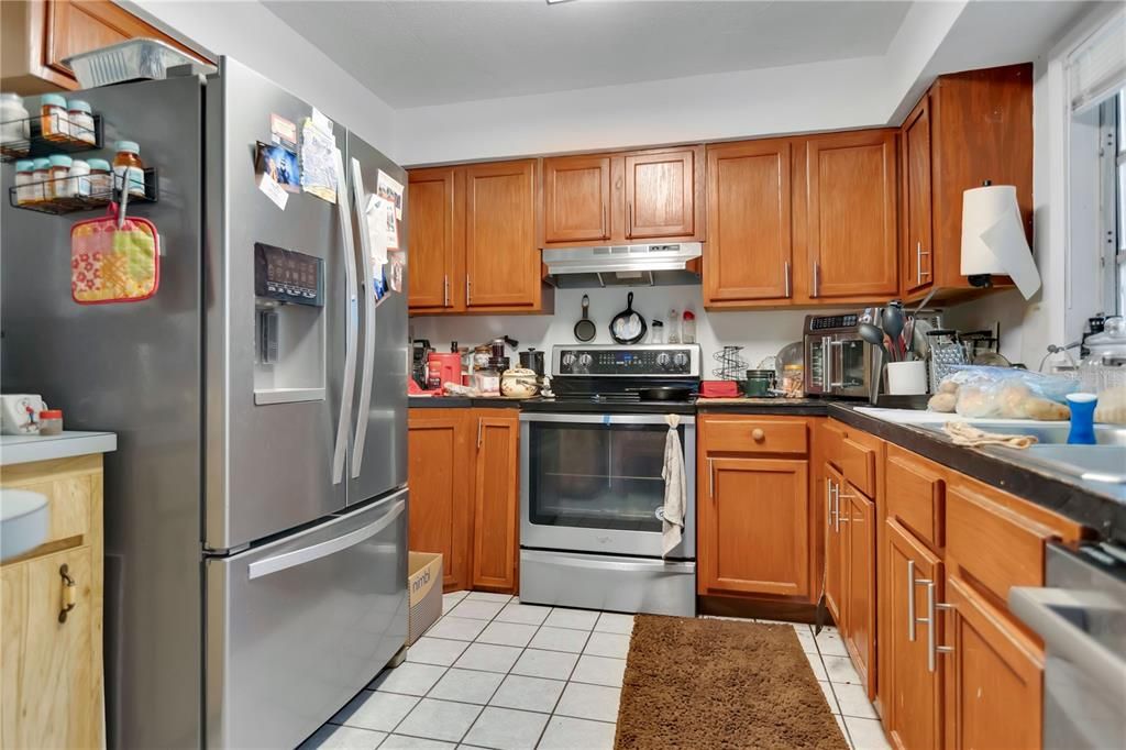 Activo con contrato: $285,000 (3 camas, 2 baños, 1467 Pies cuadrados)