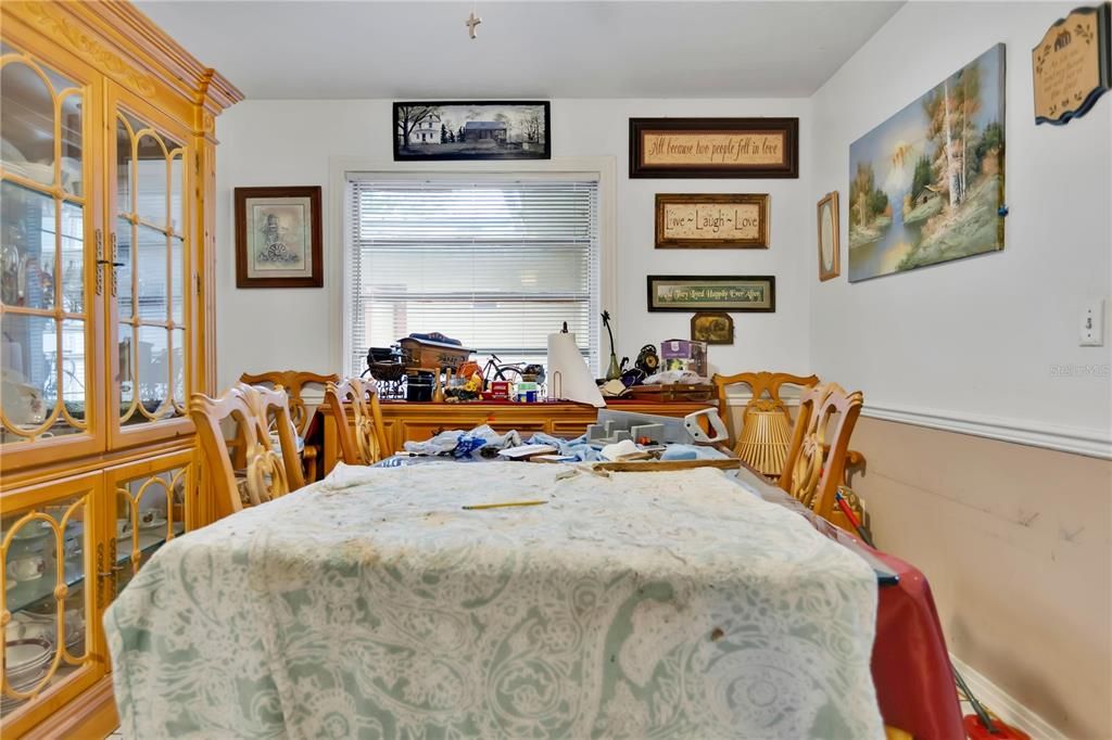 Activo con contrato: $285,000 (3 camas, 2 baños, 1467 Pies cuadrados)