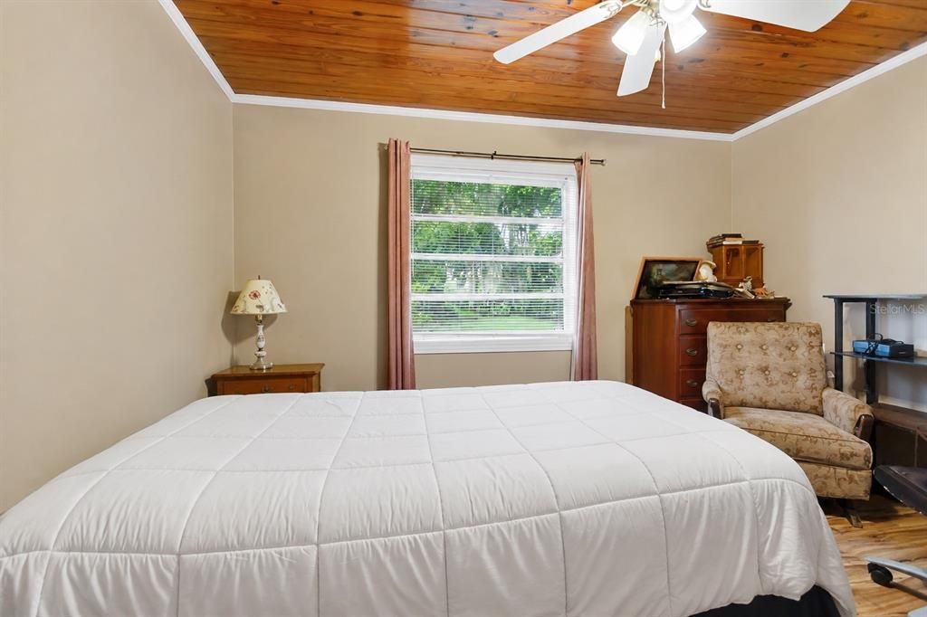 Activo con contrato: $285,000 (3 camas, 2 baños, 1467 Pies cuadrados)