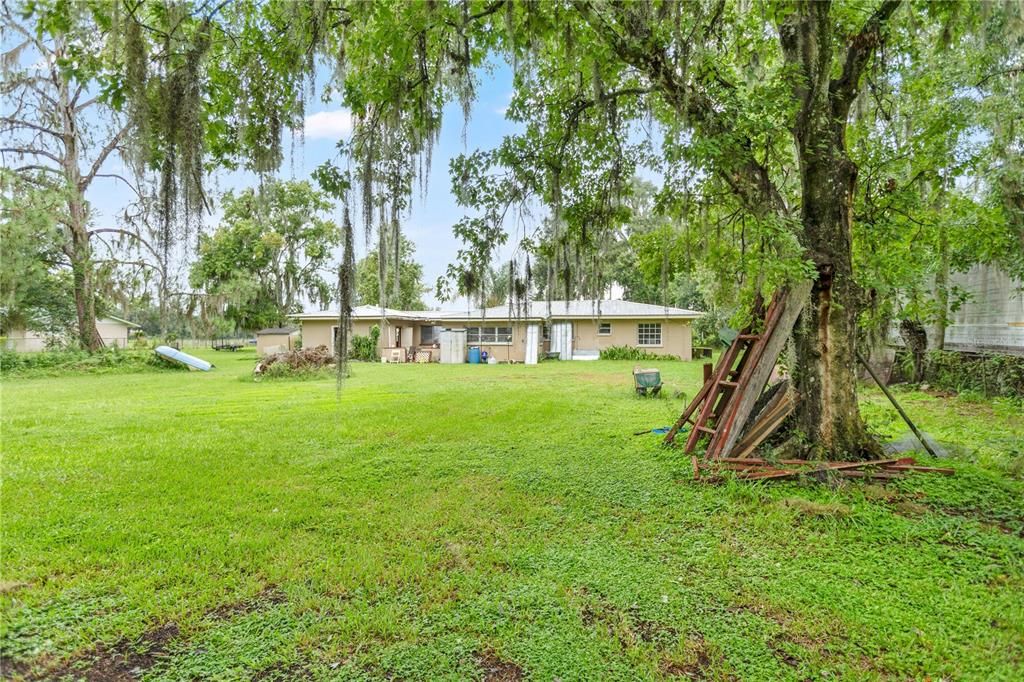 Activo con contrato: $285,000 (3 camas, 2 baños, 1467 Pies cuadrados)