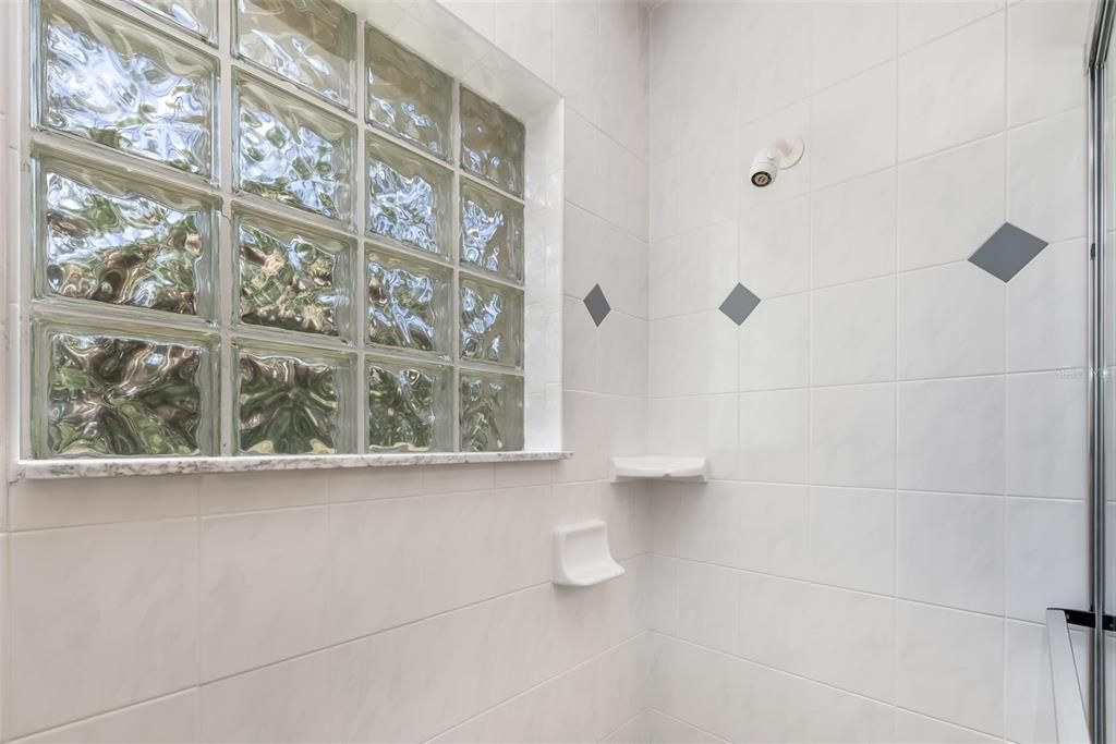 For Sale: $399,900 (4 beds, 2 baths, 2375 Square Feet)