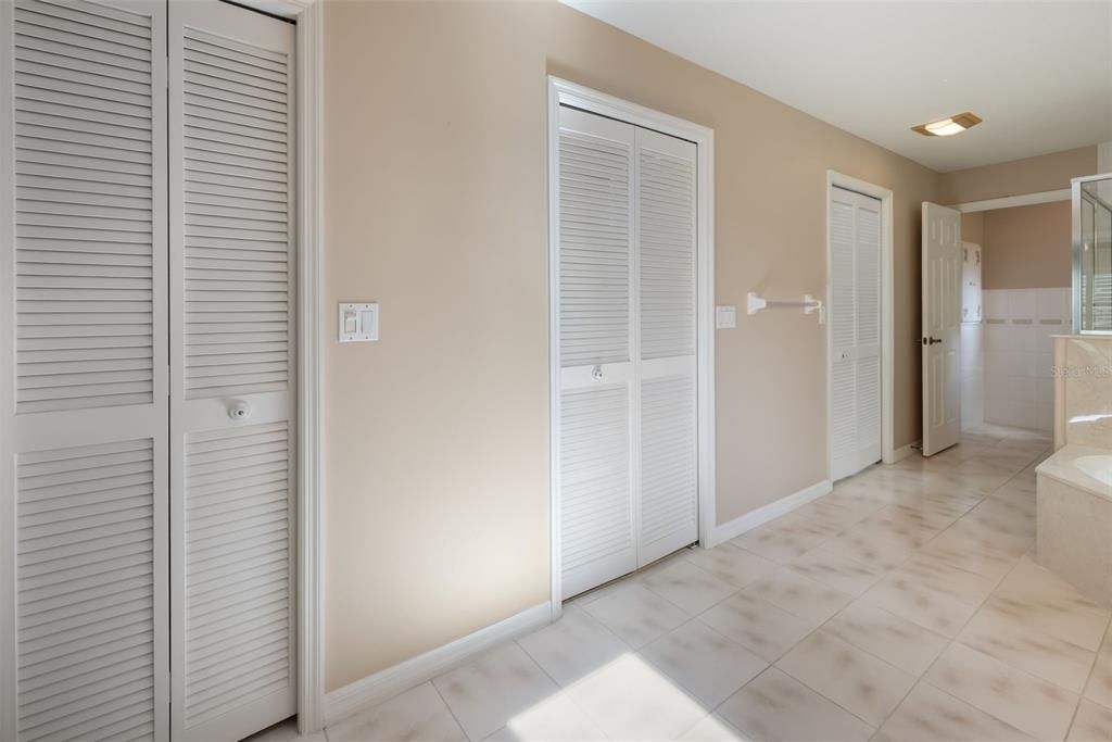 For Sale: $399,900 (4 beds, 2 baths, 2375 Square Feet)