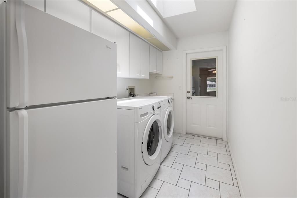 For Sale: $399,900 (4 beds, 2 baths, 2375 Square Feet)