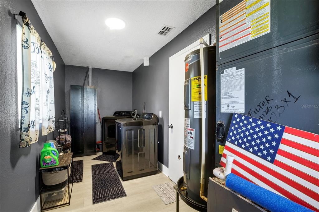 En Venta: $295,000 (3 camas, 2 baños, 1324 Pies cuadrados)