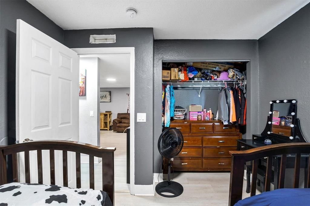 En Venta: $295,000 (3 camas, 2 baños, 1324 Pies cuadrados)