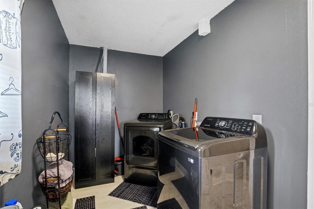 En Venta: $295,000 (3 camas, 2 baños, 1324 Pies cuadrados)