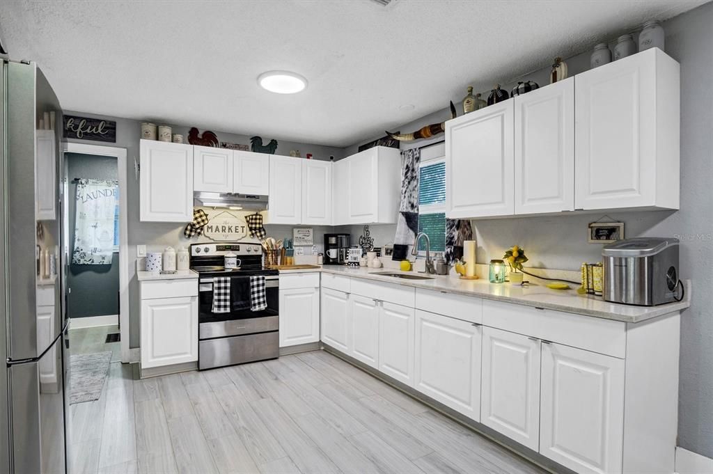En Venta: $295,000 (3 camas, 2 baños, 1324 Pies cuadrados)