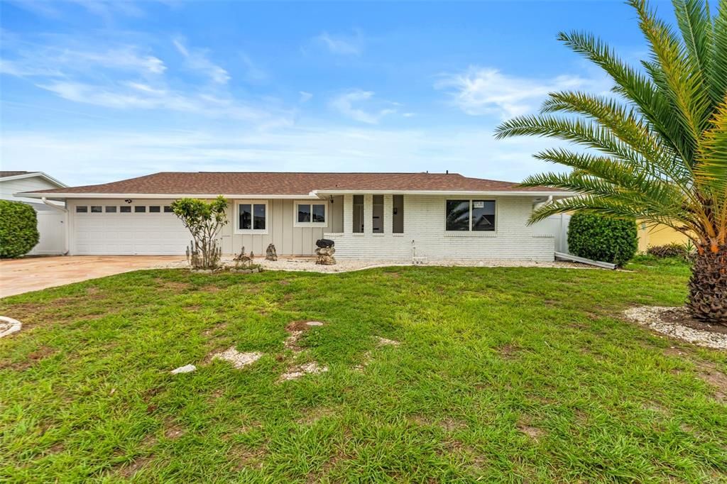 For Sale: $299,000 (2 beds, 2 baths, 1402 Square Feet)