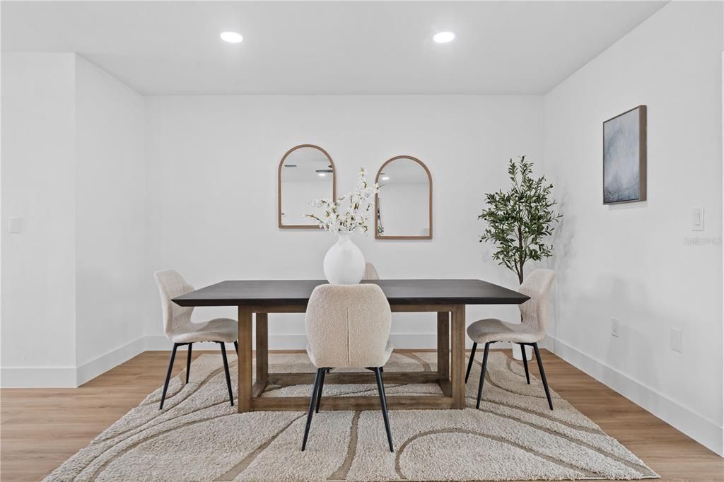 For Sale: $299,000 (2 beds, 2 baths, 1402 Square Feet)