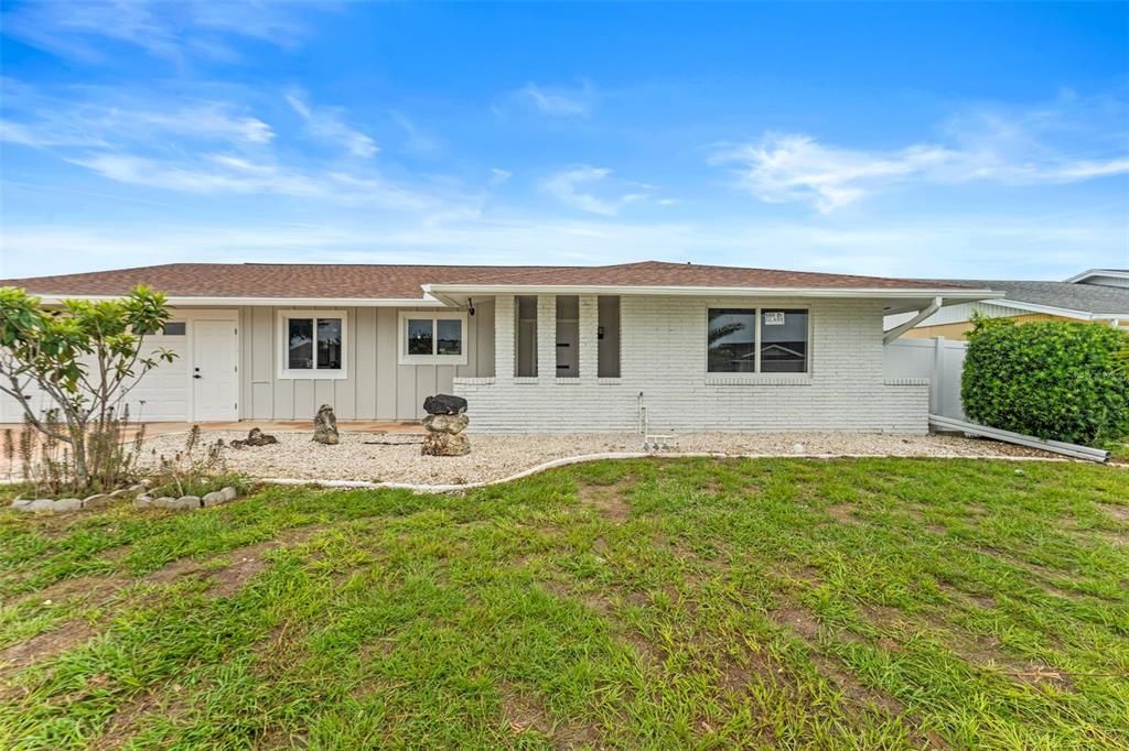 For Sale: $299,000 (2 beds, 2 baths, 1402 Square Feet)