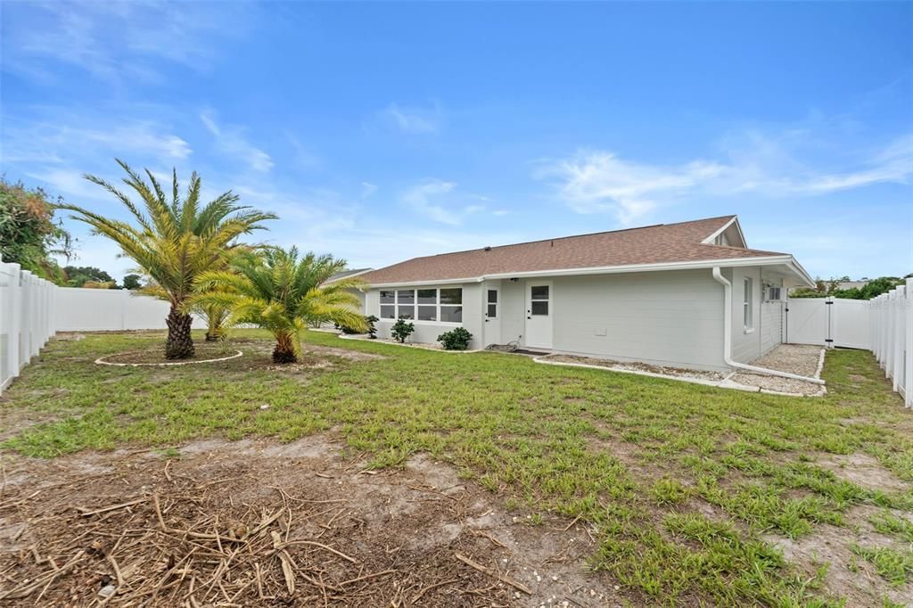 For Sale: $299,000 (2 beds, 2 baths, 1402 Square Feet)