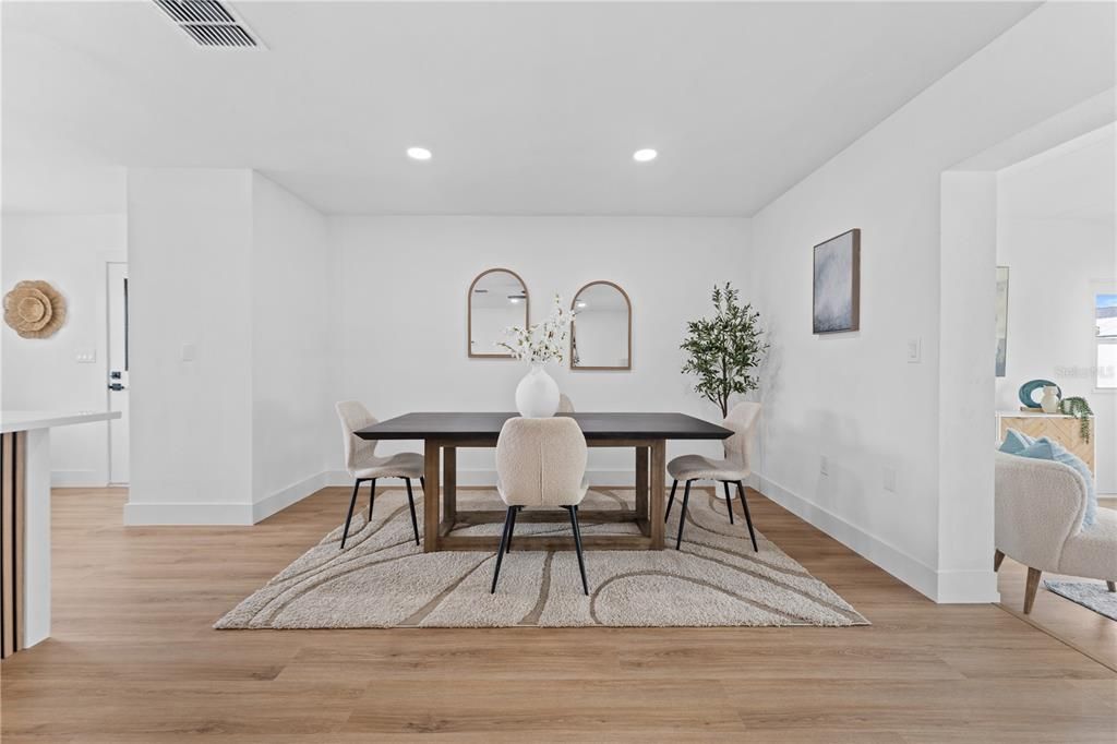 For Sale: $299,000 (2 beds, 2 baths, 1402 Square Feet)