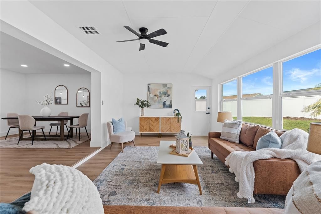 For Sale: $299,000 (2 beds, 2 baths, 1402 Square Feet)