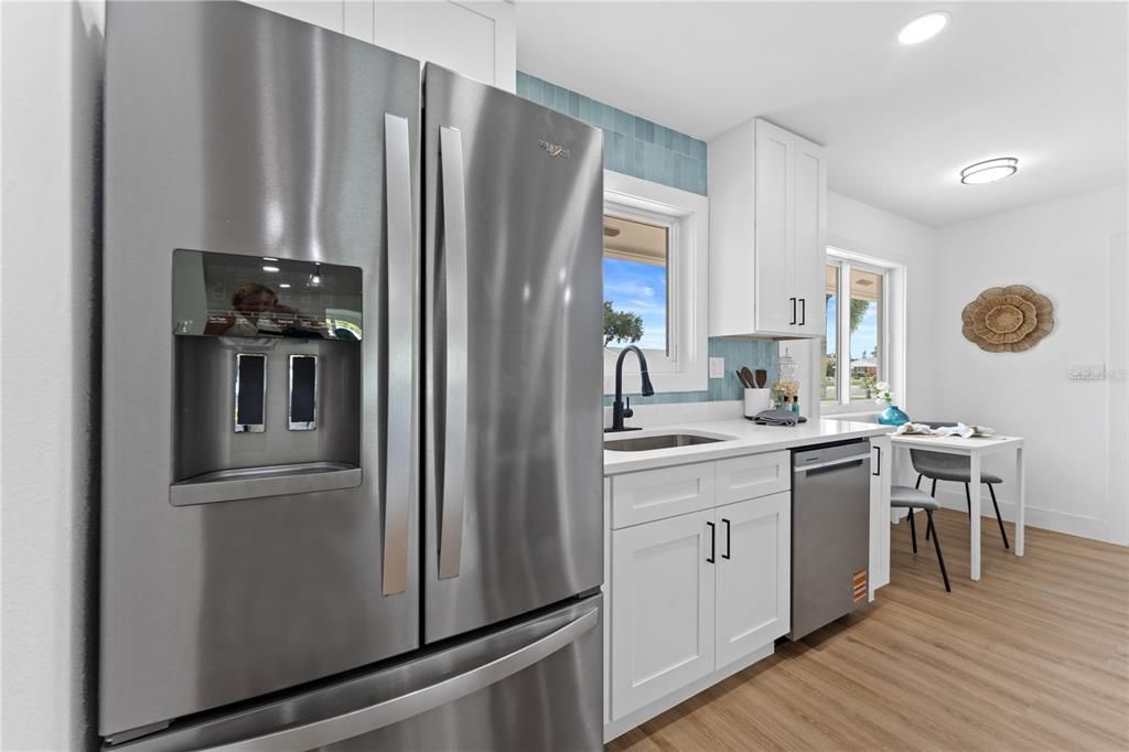 For Sale: $299,000 (2 beds, 2 baths, 1402 Square Feet)