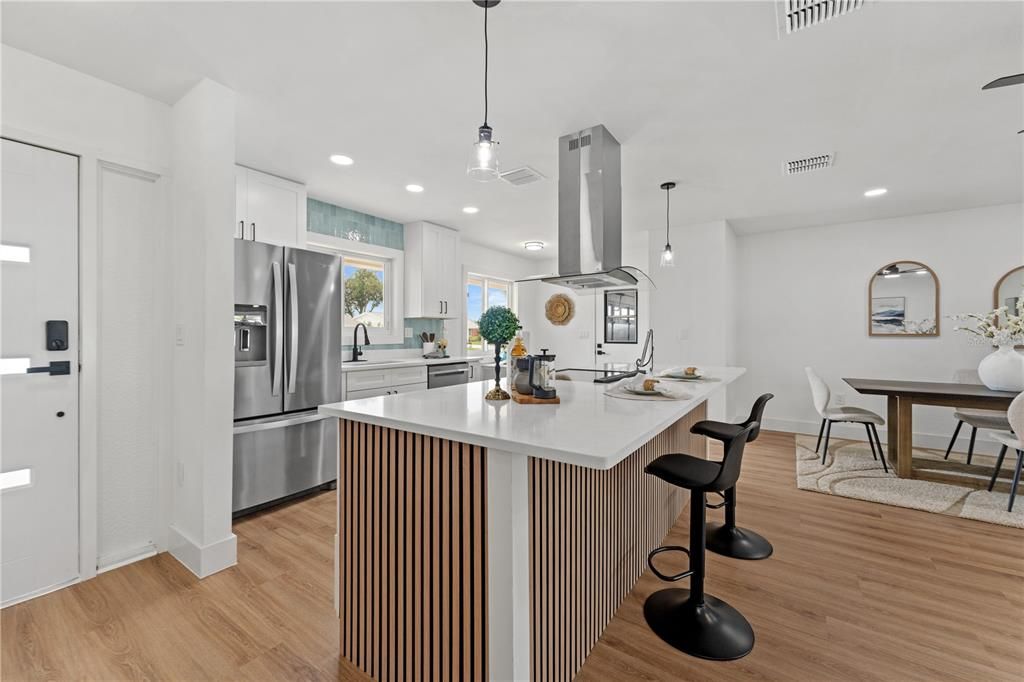 For Sale: $299,000 (2 beds, 2 baths, 1402 Square Feet)