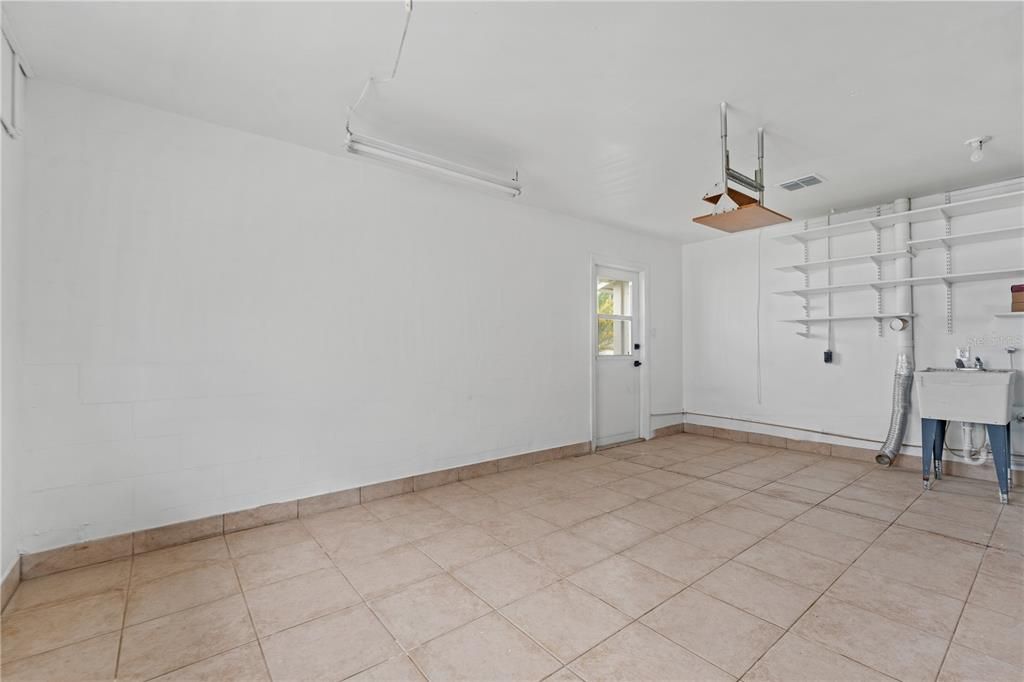 For Sale: $299,000 (2 beds, 2 baths, 1402 Square Feet)