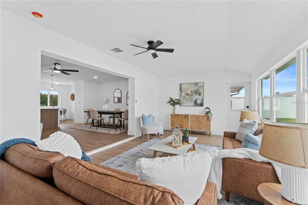 For Sale: $299,000 (2 beds, 2 baths, 1402 Square Feet)