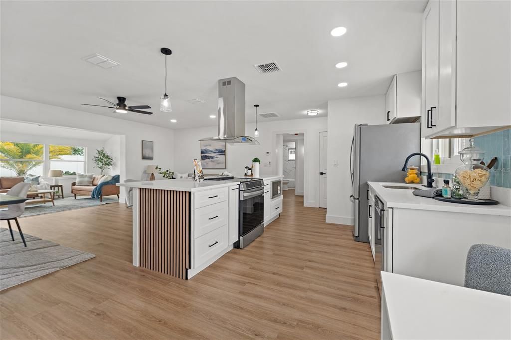 For Sale: $299,000 (2 beds, 2 baths, 1402 Square Feet)