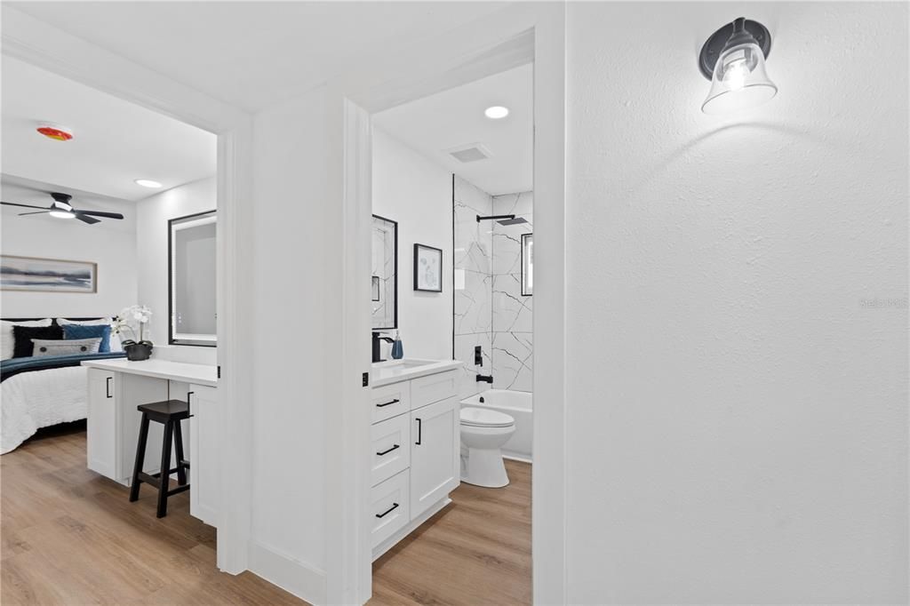 For Sale: $299,000 (2 beds, 2 baths, 1402 Square Feet)