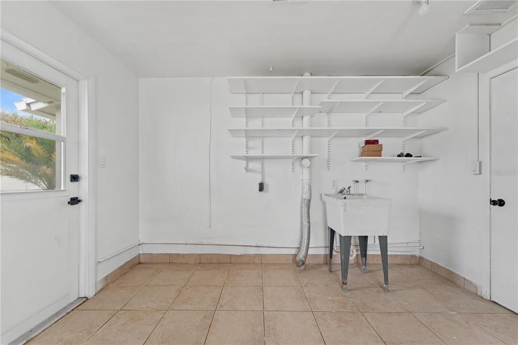 For Sale: $299,000 (2 beds, 2 baths, 1402 Square Feet)