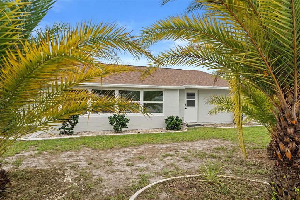 For Sale: $299,000 (2 beds, 2 baths, 1402 Square Feet)