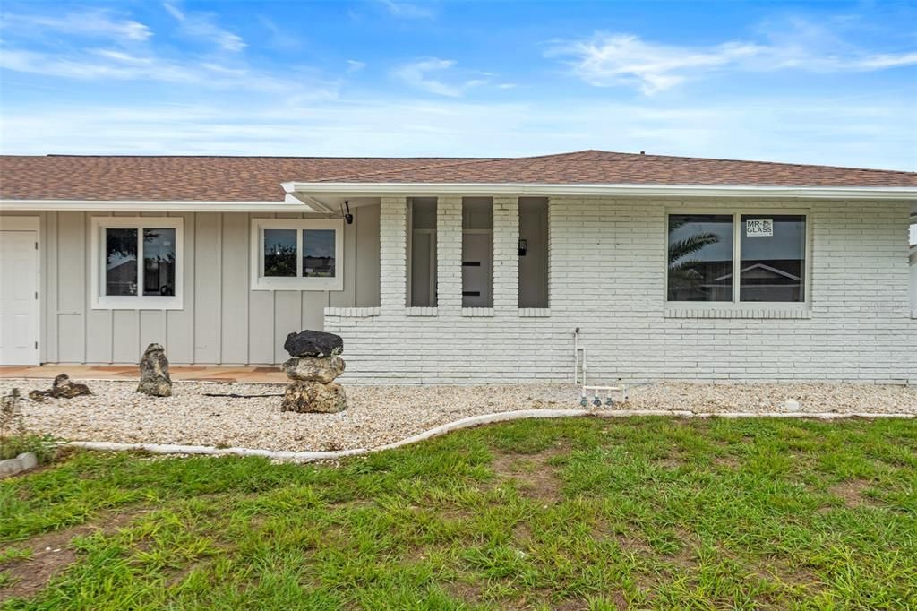 For Sale: $299,000 (2 beds, 2 baths, 1402 Square Feet)