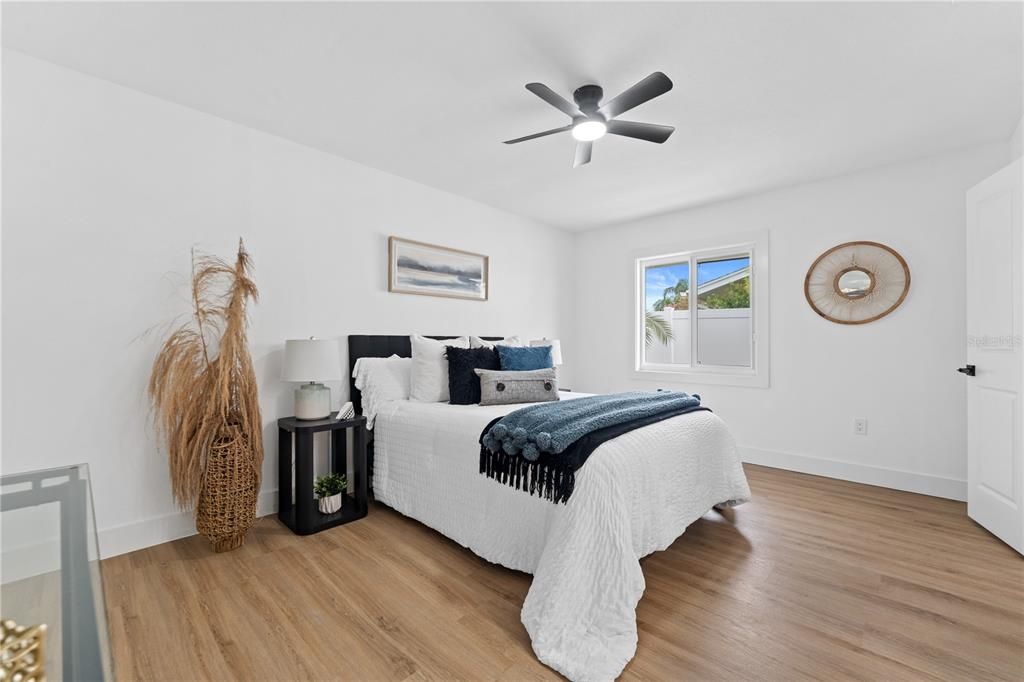 For Sale: $299,000 (2 beds, 2 baths, 1402 Square Feet)