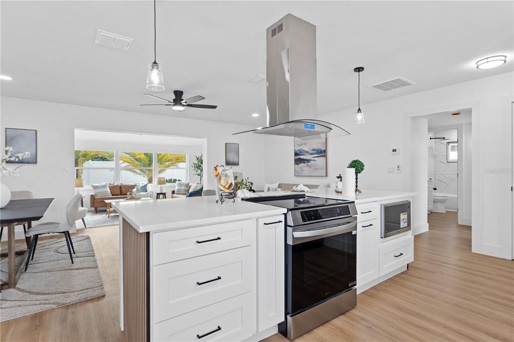 For Sale: $299,000 (2 beds, 2 baths, 1402 Square Feet)