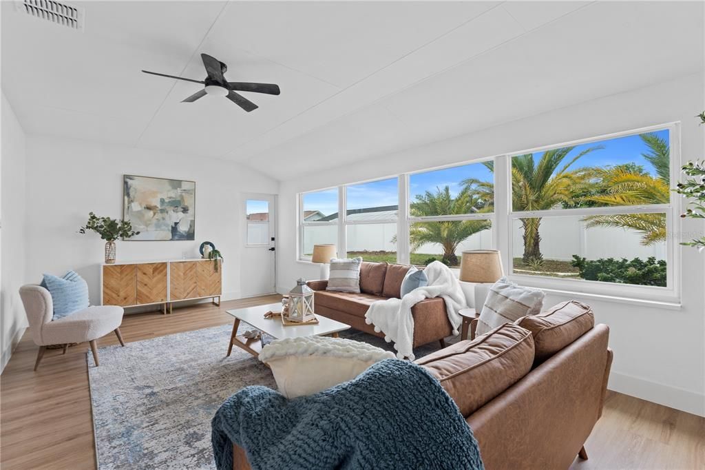 For Sale: $299,000 (2 beds, 2 baths, 1402 Square Feet)