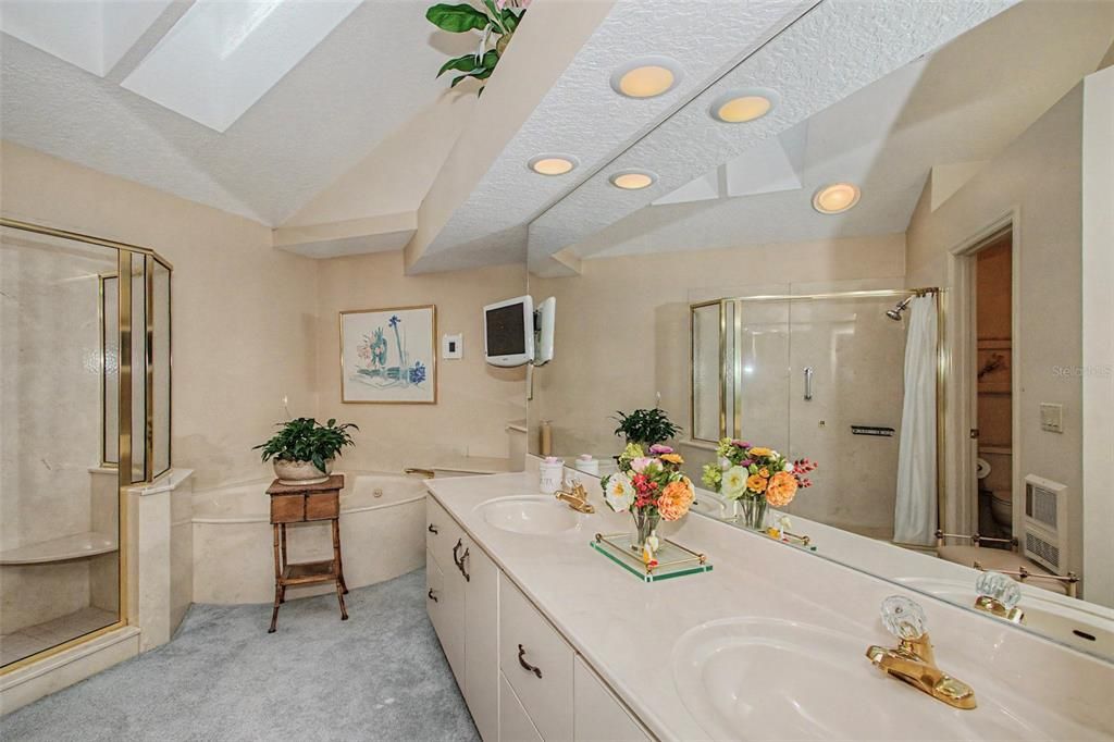 For Sale: $359,000 (3 beds, 2 baths, 1975 Square Feet)