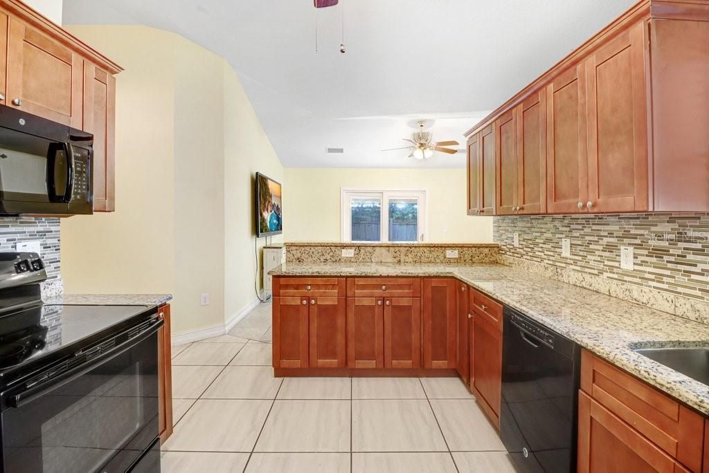 For Rent: $2,375 (3 beds, 2 baths, 1377 Square Feet)