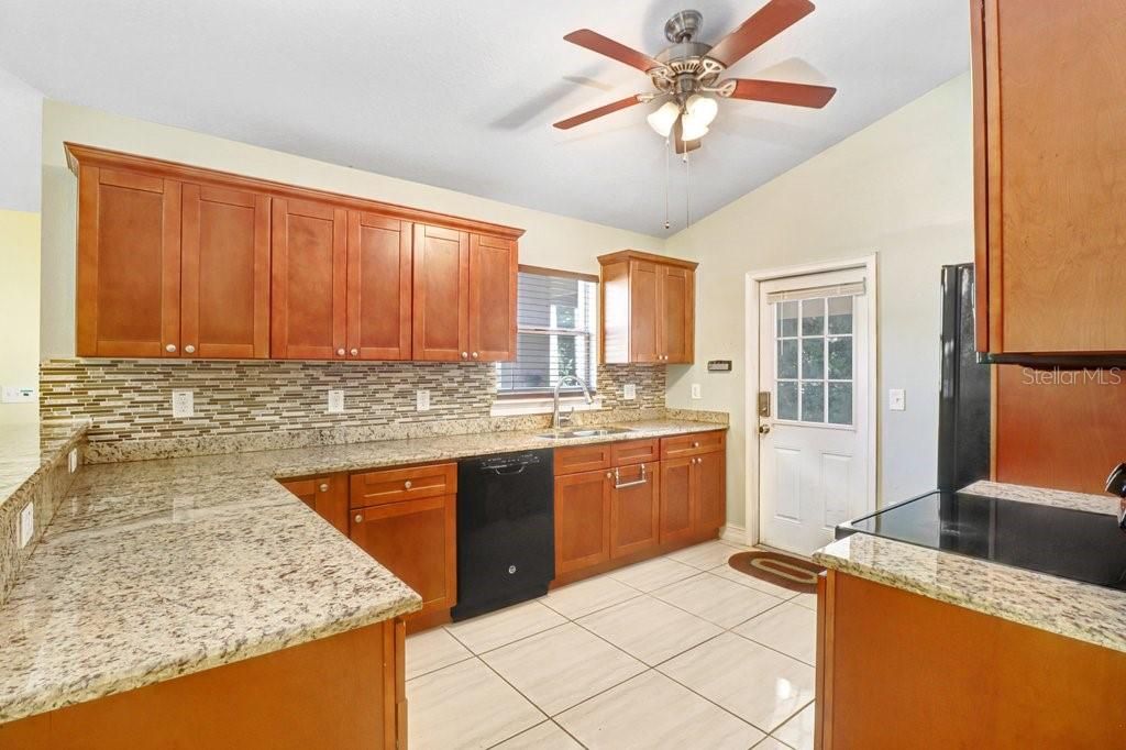 For Rent: $2,375 (3 beds, 2 baths, 1377 Square Feet)