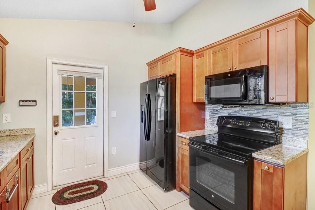 For Rent: $2,375 (3 beds, 2 baths, 1377 Square Feet)