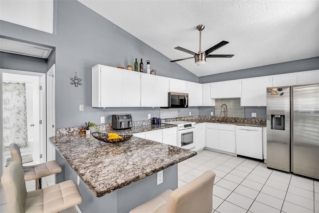 For Sale: $280,000 (2 beds, 2 baths, 1129 Square Feet)