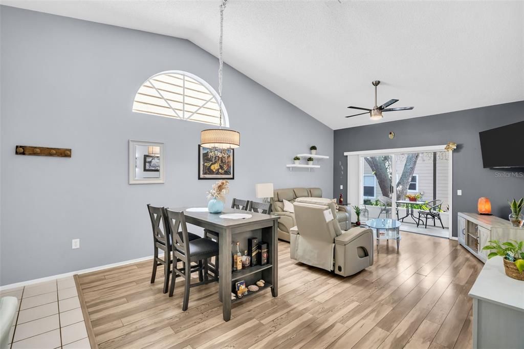 For Sale: $280,000 (2 beds, 2 baths, 1129 Square Feet)