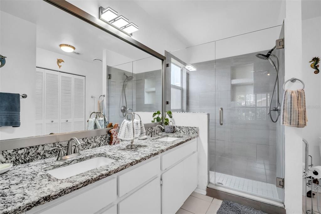 For Sale: $280,000 (2 beds, 2 baths, 1129 Square Feet)