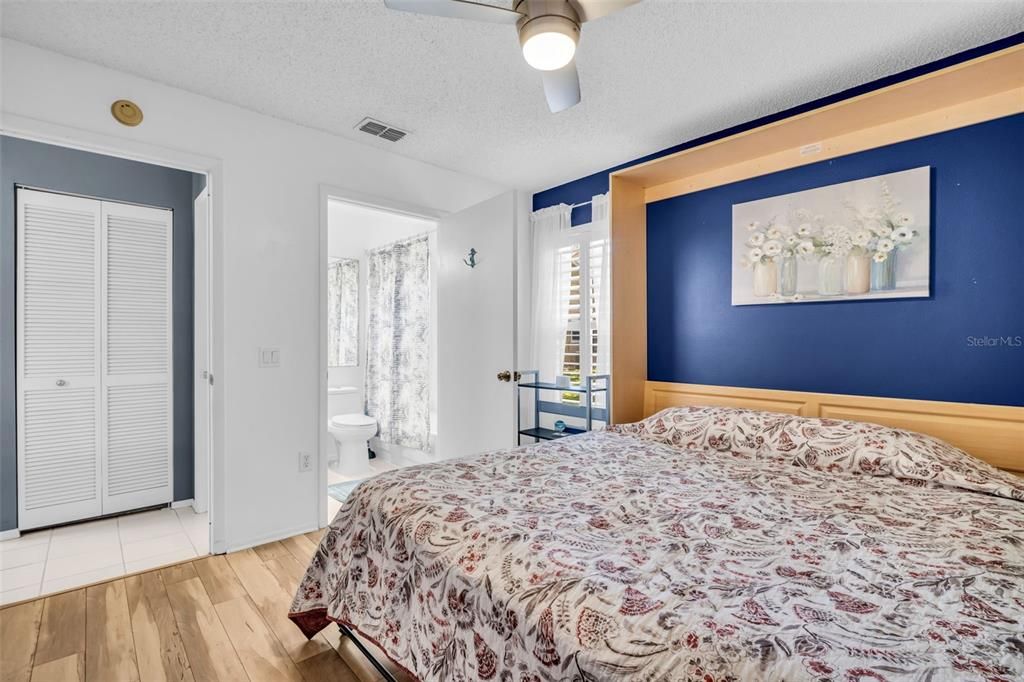 For Sale: $280,000 (2 beds, 2 baths, 1129 Square Feet)