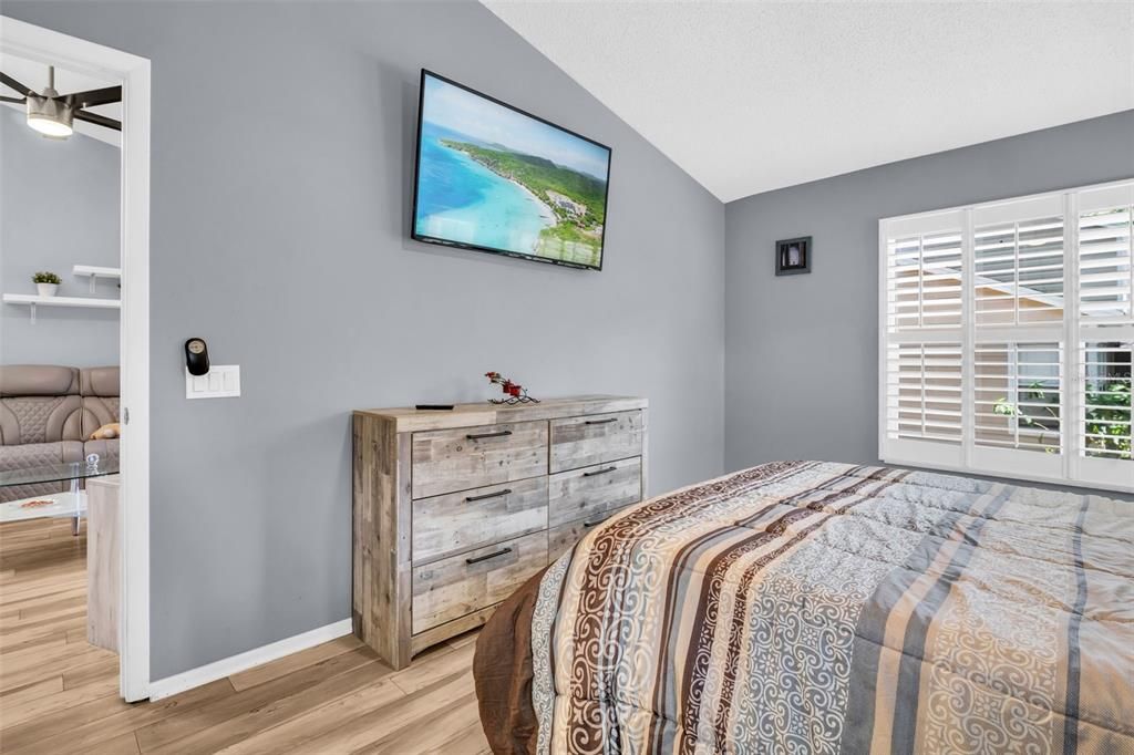 For Sale: $280,000 (2 beds, 2 baths, 1129 Square Feet)